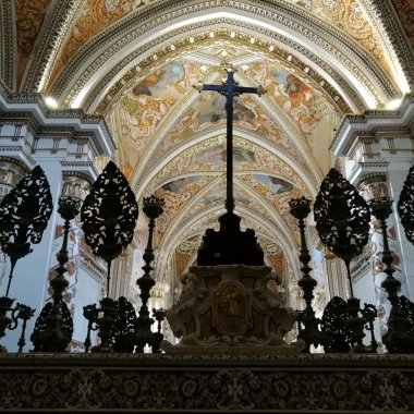 Pouvoir et prière dans les terres des Sanseverin